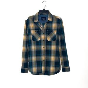 🌿Final Sale 
American Eagle Plaid Button-Up‎ Shirt